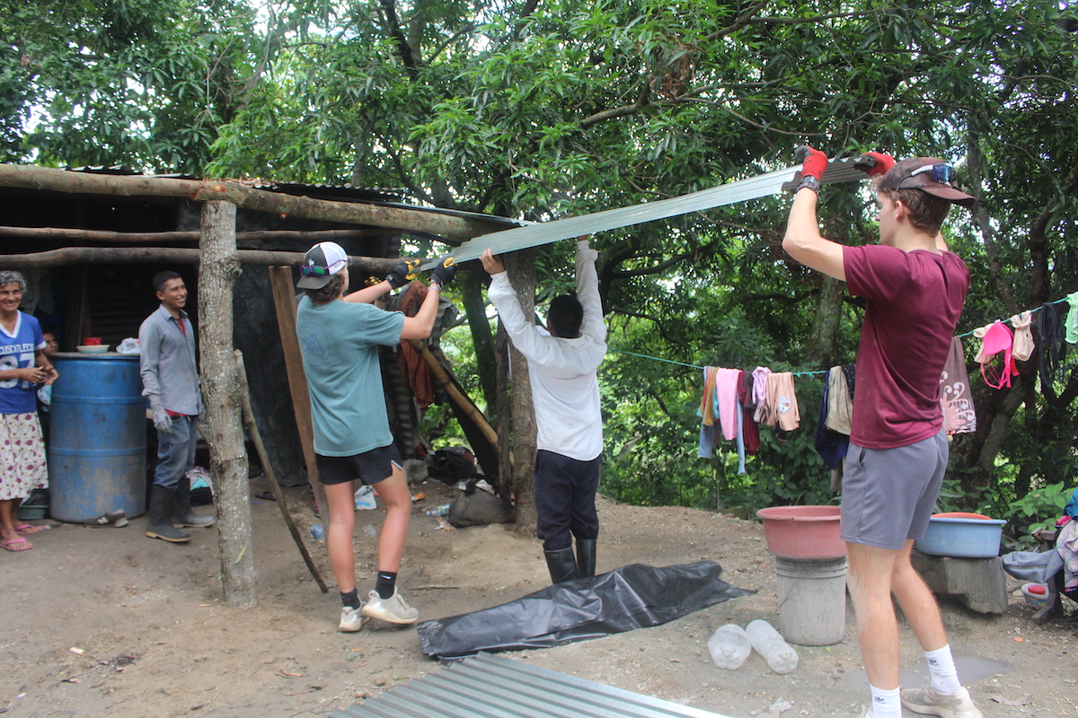 HOI team picture, cross, grass, outdoors