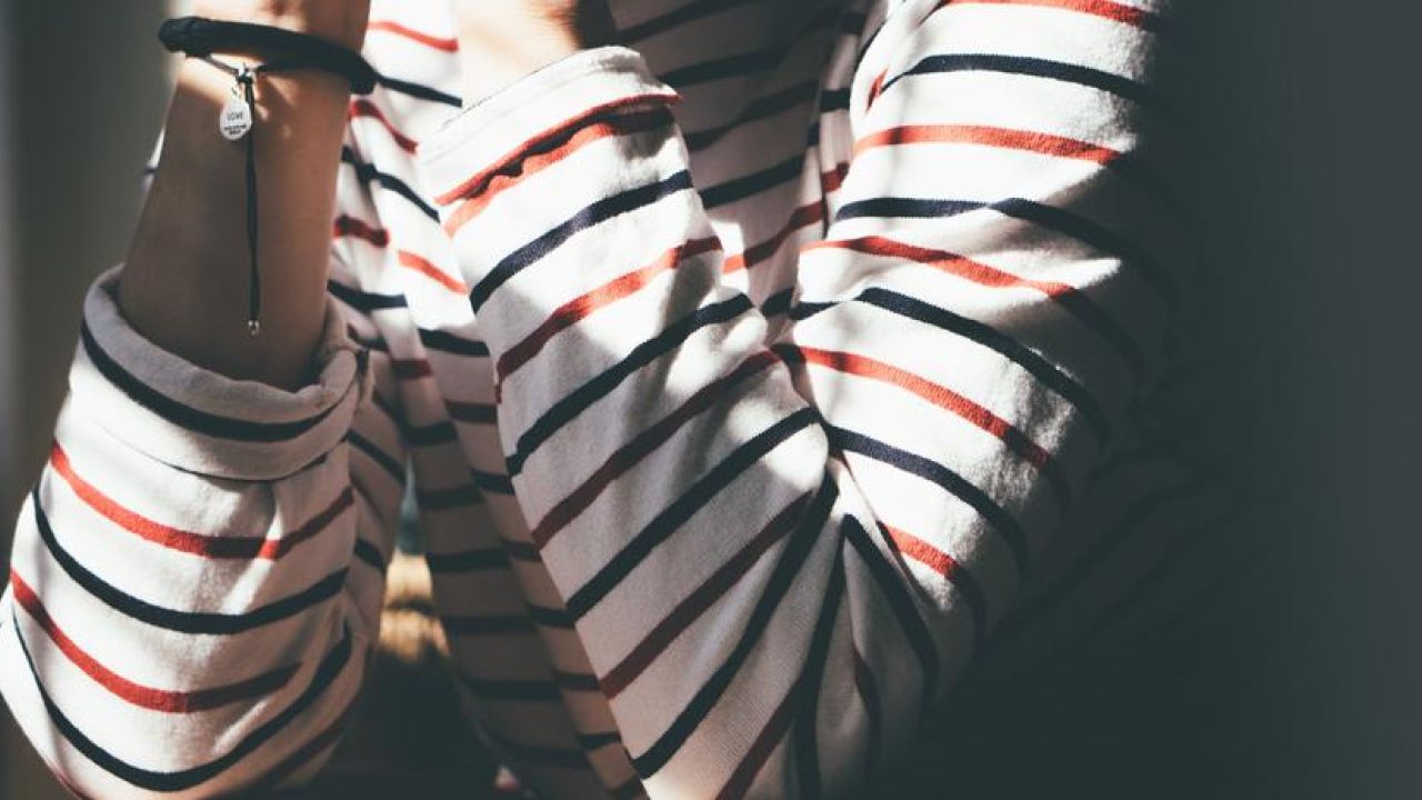 where is waldo shirt looking person