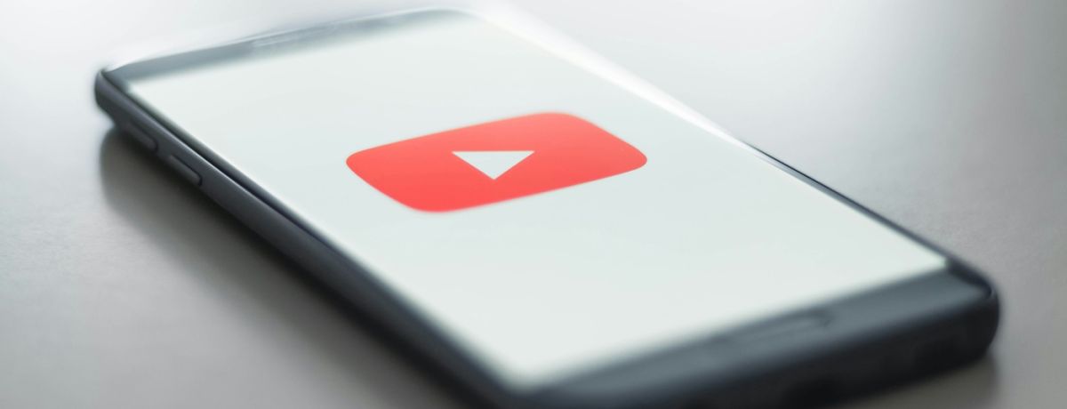 youtube icon on mobile phone