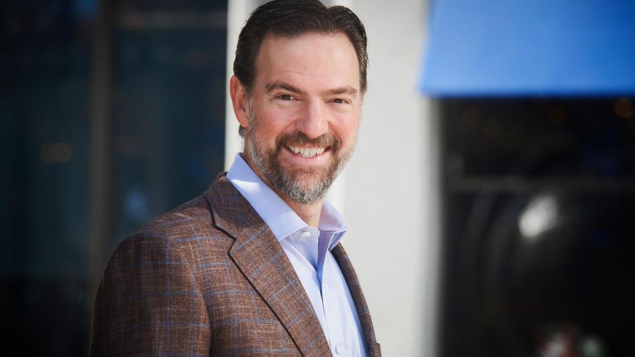 Jonathan DeYoe portrait