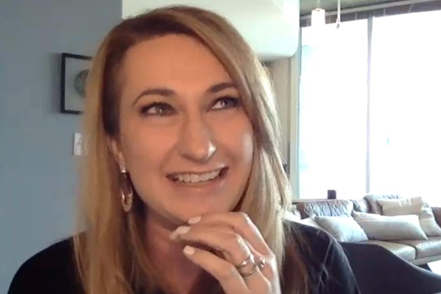 liz mcvicker interview snapshot, indoors