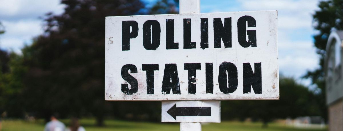 polling station sign, outdoors