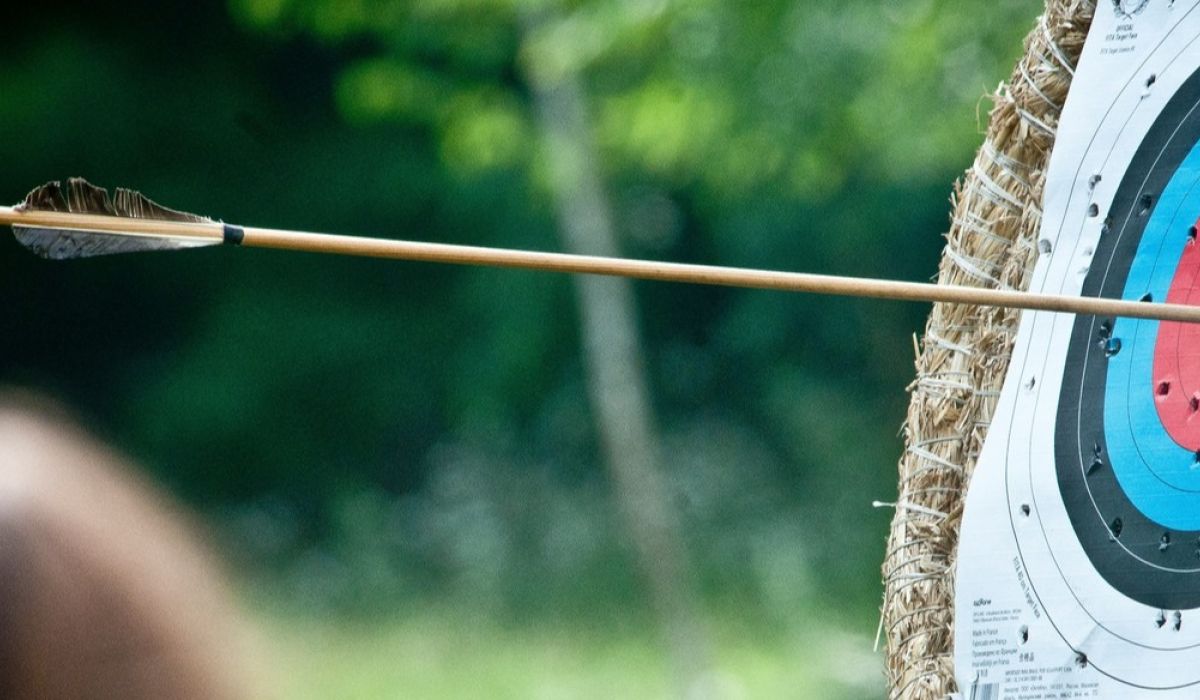 arrow hitting a target