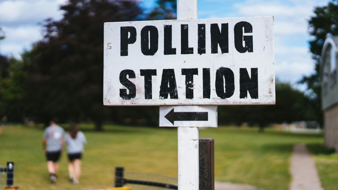 polling station sign, outdoors