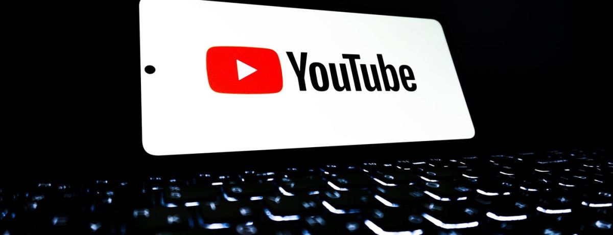 youtube logo, keyboard