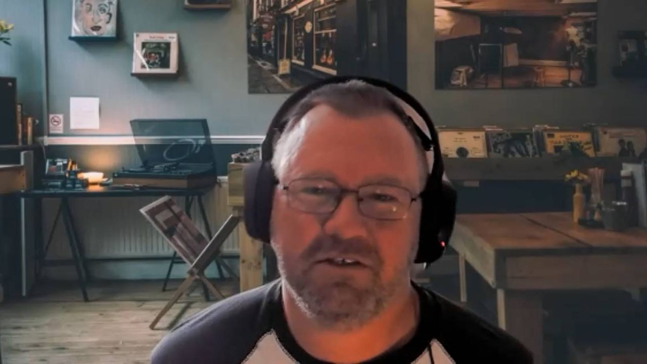 Dustin Devries Photo, Indoors