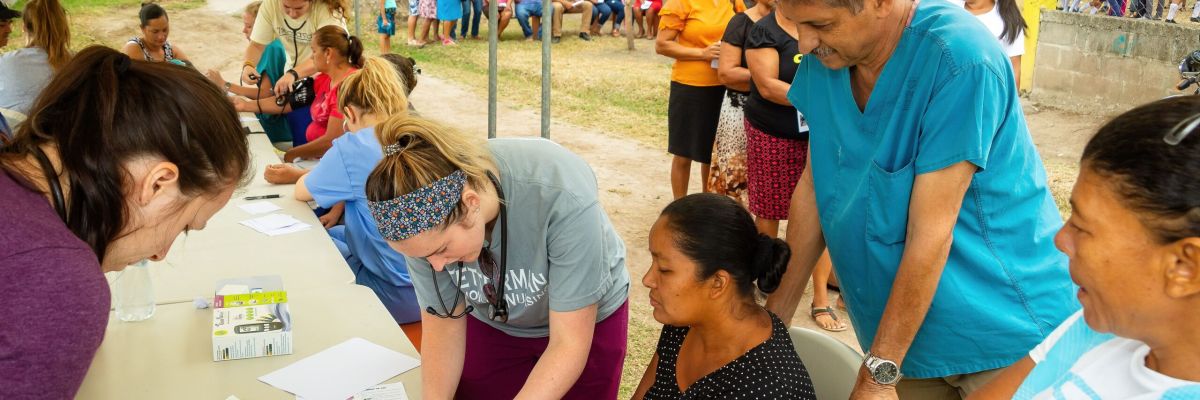 Honduras mission team serving