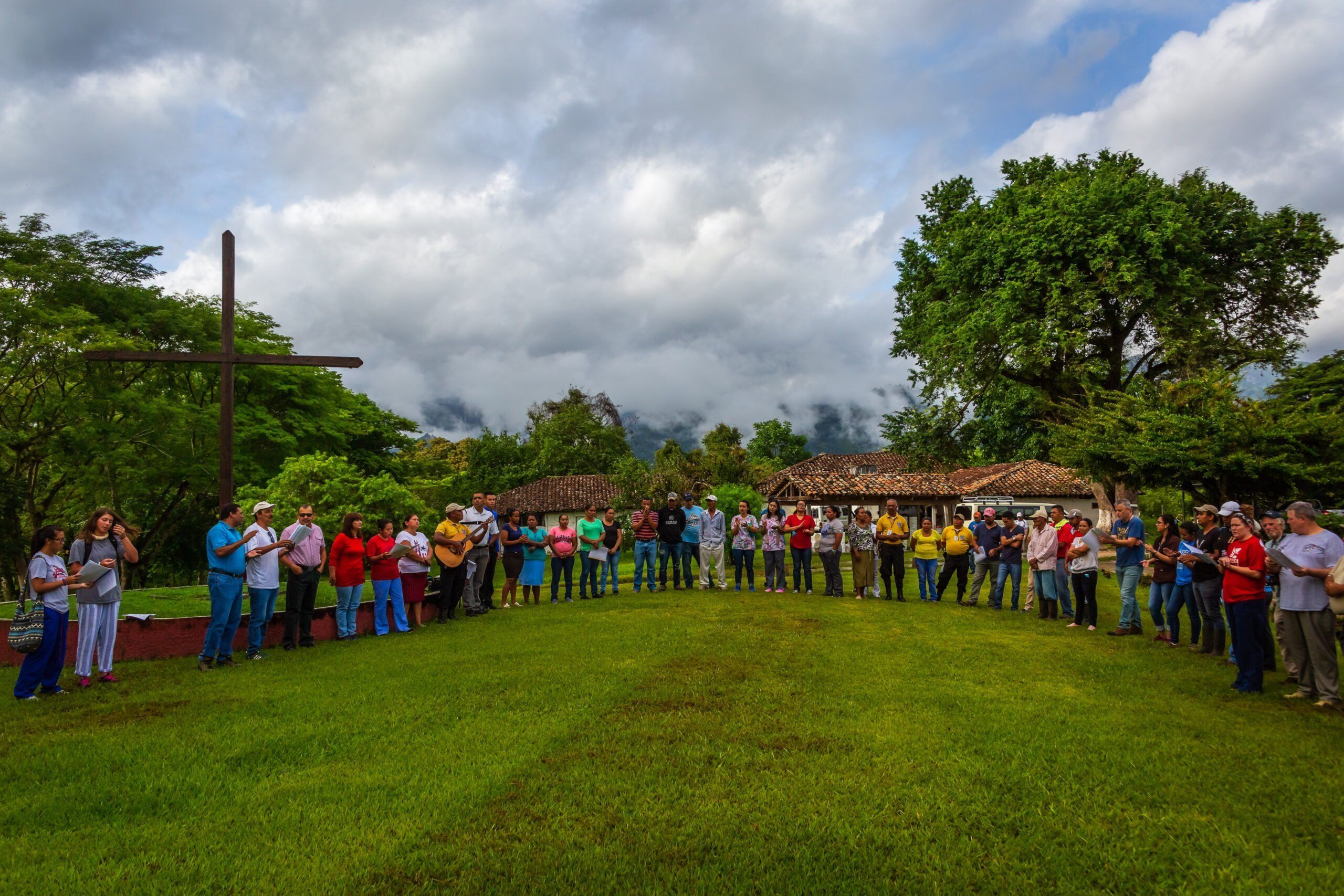 HOI team picture, cross, grass, outdoors