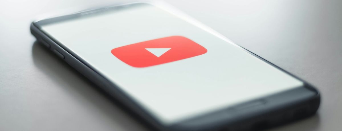 youtube icon on mobile phone