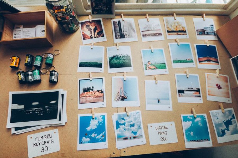 Be Memorable - Desk with photos